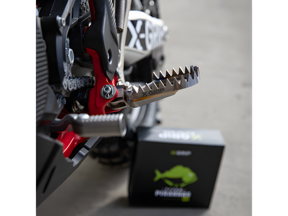 X-GRIP Maxi Titan Piranhas Footpegs - Footpegs - mx4ever